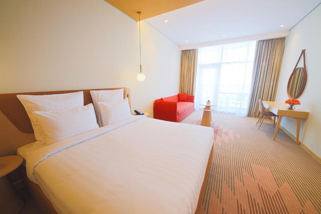 Novotel Jumeirah Village Triangle Dubai Exterior photo